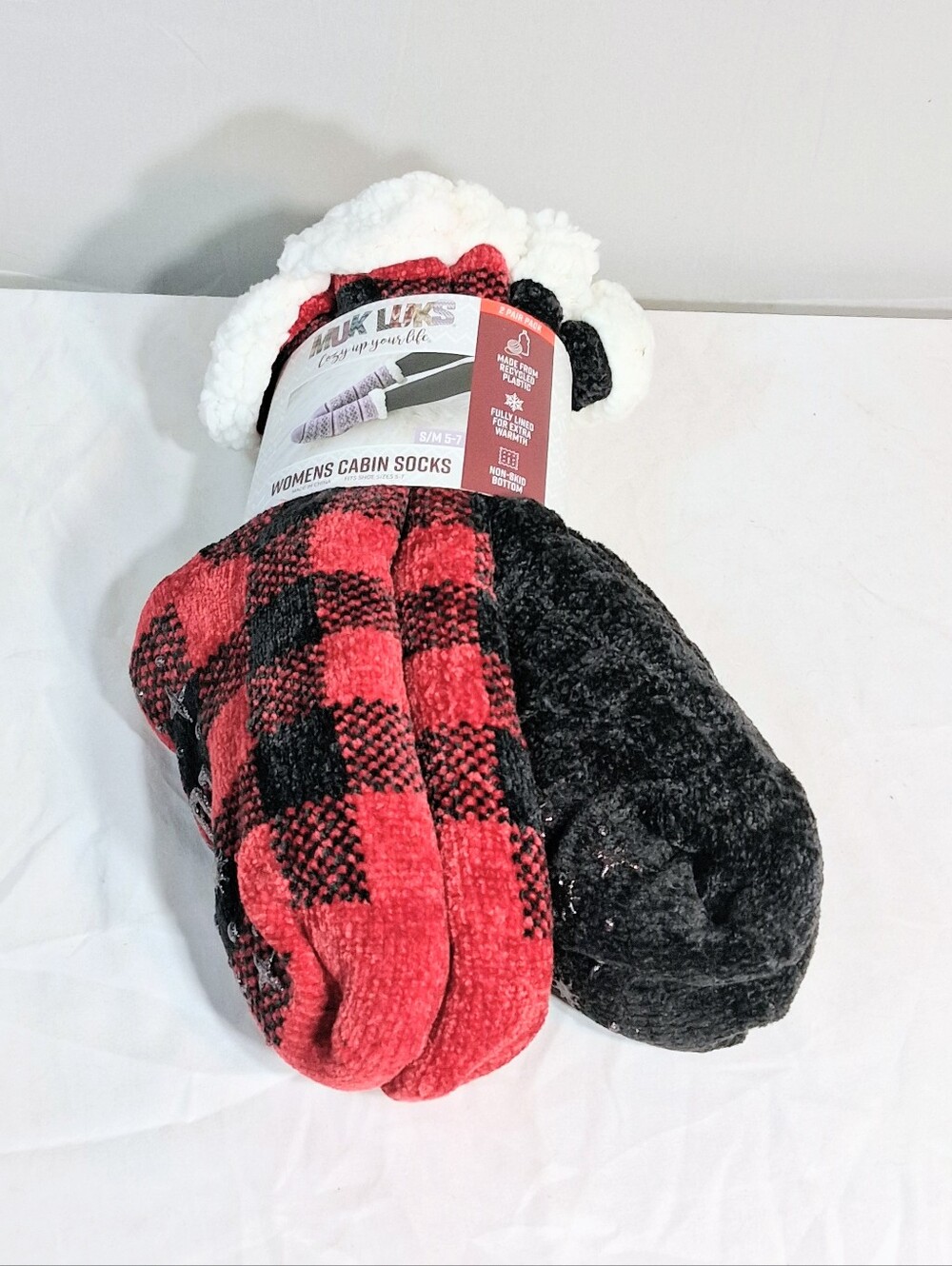 Women's Pack Of 2 Size 5-7 Black & Red And Black NWT Extra Warm Muk Luk Socks